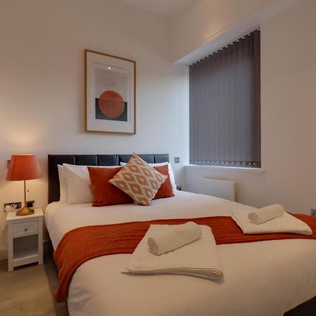 La Casa Suites Slough Exterior foto